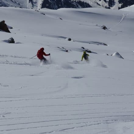 <span style="font-size:1.5em;">SKI</span><br/>Ski au Kirghistan<br/>/// février 2018 ///<br/><span style="color: #B22222;">Complet</span>