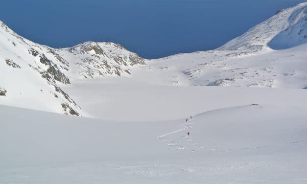 <span style="font-size:1.5em;"><span class="caps">SKI</span></span><br>Alpes de Lyngen ski‐bateau<br>/// avril 2020 ///<br><span style="color: #b0cc00;">Places disponibles</span>
