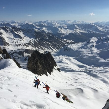 <span style="font-size:1.5em;">SKI</span><br/>Écrins – Tour de la Meije<br/>/// avril 2018 ///<br/><span style="color: #b0cc00;">Places disponibles</span>
