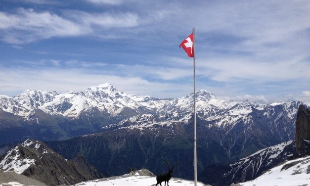 <span style="font-size:1.5em;"><span class="caps">ALPINISME</span> </span><br> Initiation alpinisme <br> /// juillet 2018 /// <br><span style="color: #b0cc00;"> Places disponibles </span>