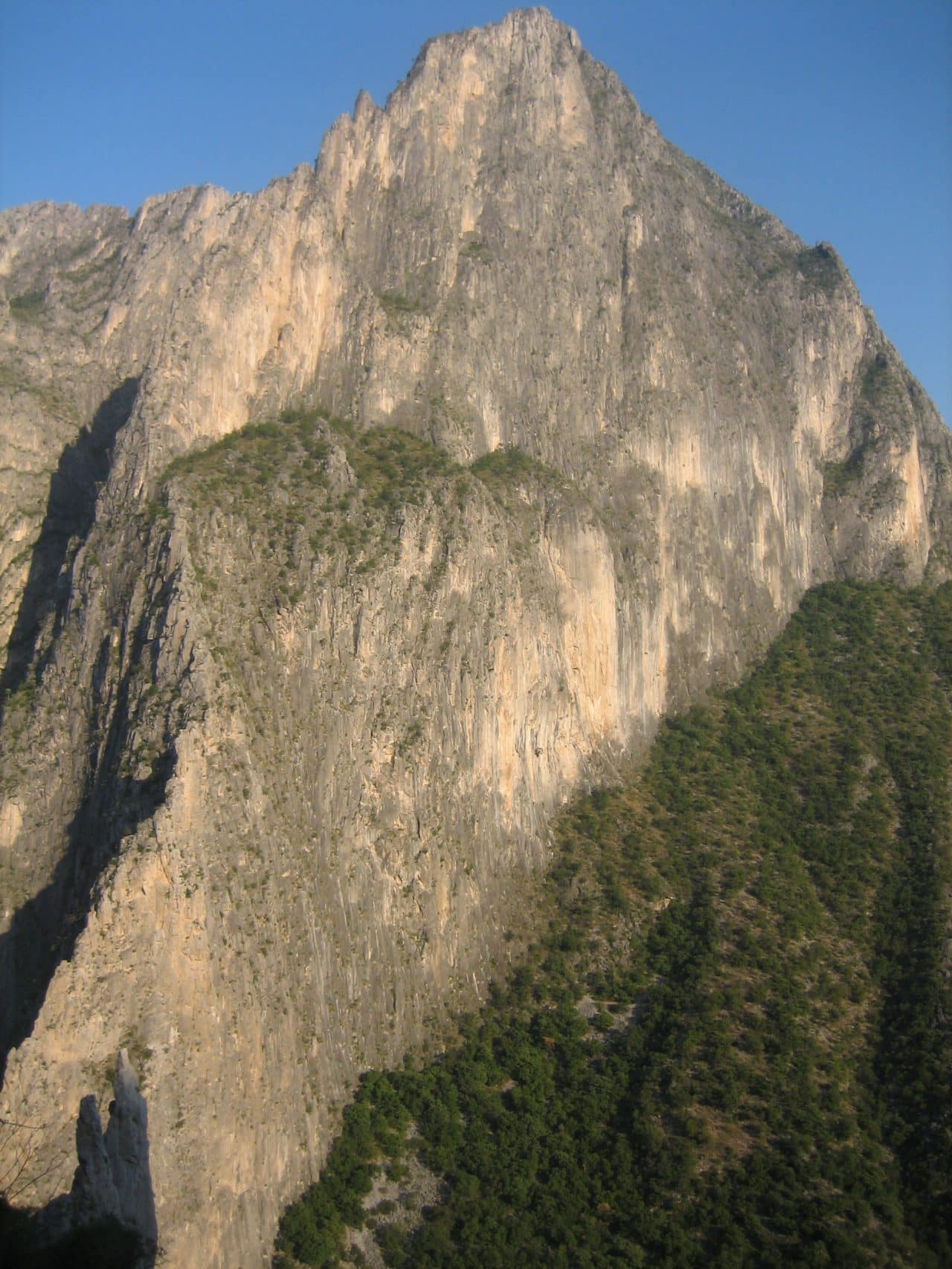 escalade-mexique-potrero-chico-ambiance-xavier-carrard-helyum-guide-de-montagne-roc-trip-