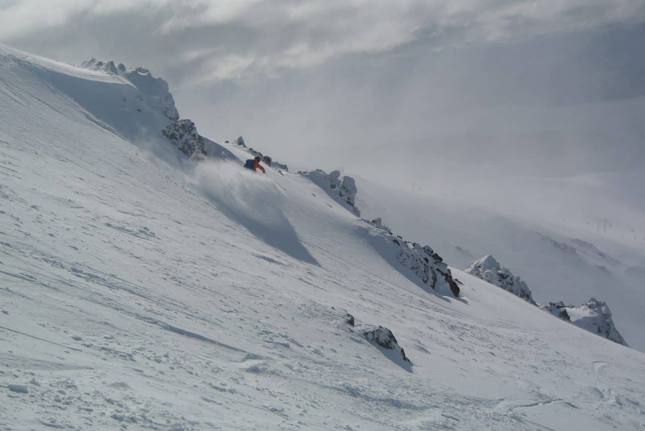 Victor Carrard dans les pentes de Cerro Catedral à Bariloche. Argentine