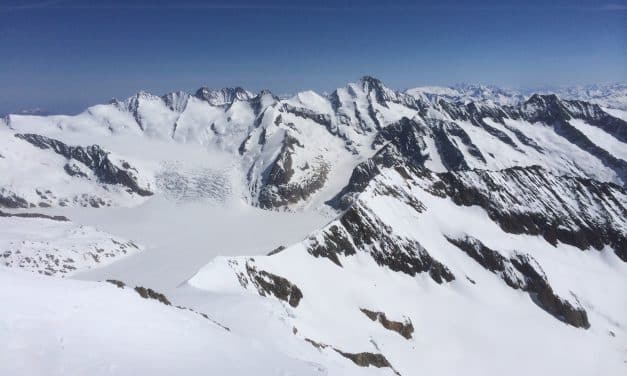 <span style="font-size:1.5em;"><span class="caps">SKI</span> </span><br> Haute route bernoise <br> /// avril 2018 /// <br><span style="color: #b0cc00;"> Place disponible </span>