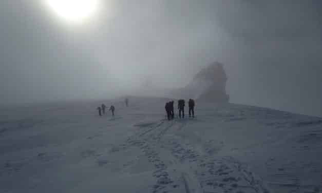 <span style="font-size:1.5em;"> SKI </span><br/> Grand Paradis <br/> /// Mai 2021 /// <br/><span style="color: #b0cc00;"> Places disponibles </span>