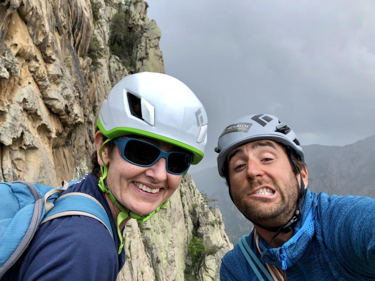 Escalade de longues voie en Corse. Restonica et Bavella. Avec Yann Nussbaumer guide de montagne chez Helyum.