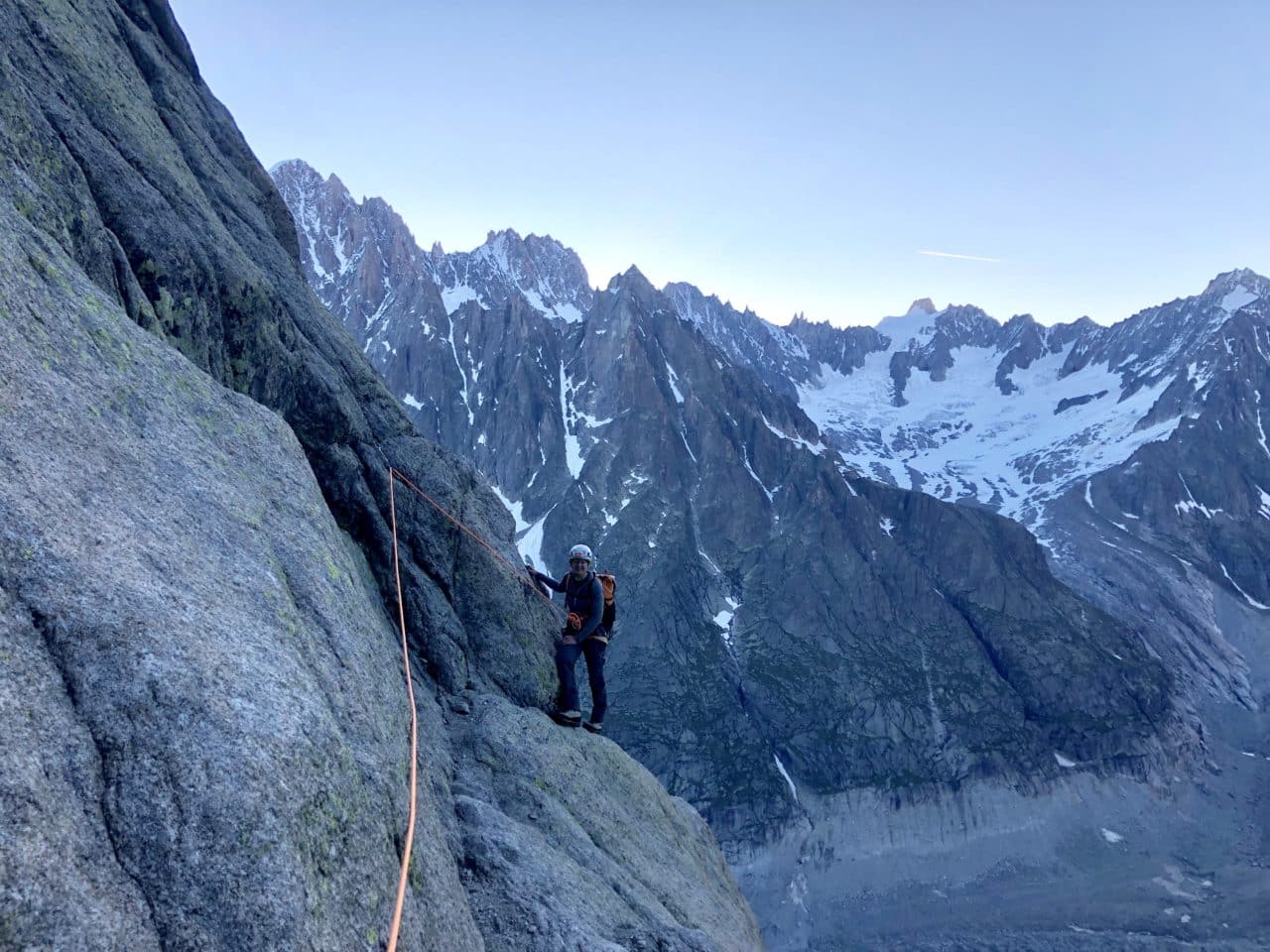 Escalade de Grépon Mer de Glace dans les Aiguilles de Chamonix avec Yann Nussbaumer guide de montagne chez Helyum