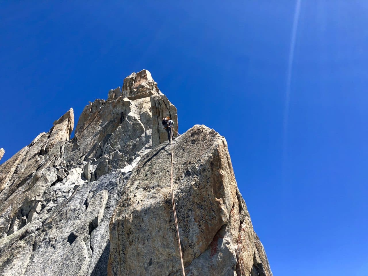 Escalade de Grépon Mer de Glace dans les Aiguilles de Chamonix avec Yann Nussbaumer guide de montagne chez Helyum