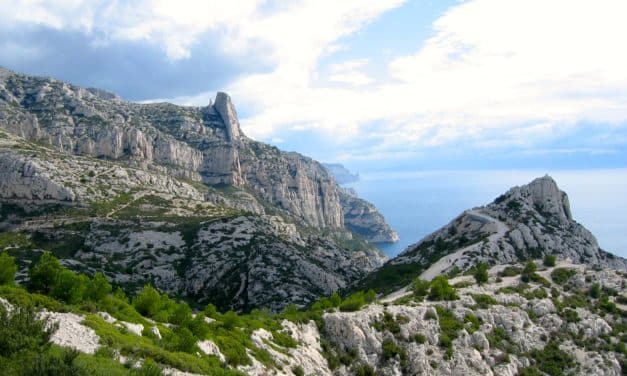 <span style="font-size:1.5em;"><span class="caps">NATURE</span> </span><br> Les Calanques de Cassis<br> /// Octobre 2018 /// <br><span style="color: #b0cc00;"> Départ garanti </span>