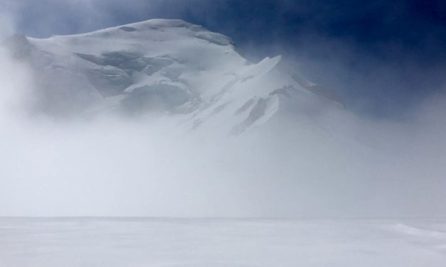 <span style="font-size:1.5em;">Ski </span><br> Mont‐Blanc <br> /// mai 2019 /// <br><span style="color: #b0cc00;"> Places disponibles </span>