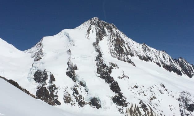 <span style="font-size:1.5em;">SKI </span><br> Le Finsteraarhorn à ski (4274m)<br> /// Mai 2025 /// <br><span style="COLOR: #B0CC00;"> Places disponibles </span>