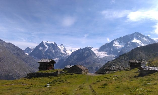 <span style="font-size:1.5em;"><span class="caps">NATURE</span> </span><br> Arolla, à la rencontre des géants. <br> /// Septembre 2019 /// <br><span style="color: #b0cc00;"> 3 places disponibles </span>
