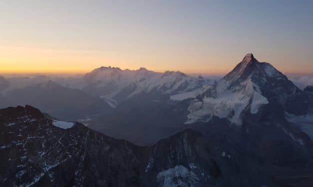 <span style="font-size:1.5em;"><span class="caps">ALPINISME</span> </span><br> Haute Route Chamonix Zermatt<br> /// août 2019 /// <br><span style="color: #b0cc00;"> 4 places disponibles </span>