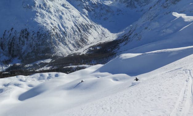 <span style="font-size:1.5em;"><span class="caps">SKI</span> </span><br>Arolla ski sauvage <br> /// Janvier 2020 /// <br><span style="color: #b0cc00;"> 4 personnes minimum </span>