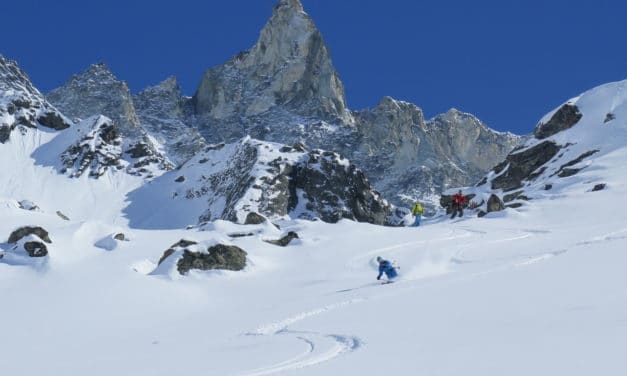 <span style="font-size:1.5em;"><span class="caps">SKI</span> </span><br>Arolla ski sauvage<br> /// Janvier 2021 /// <br><span style="COLOR: #B22222;">Complet </span>