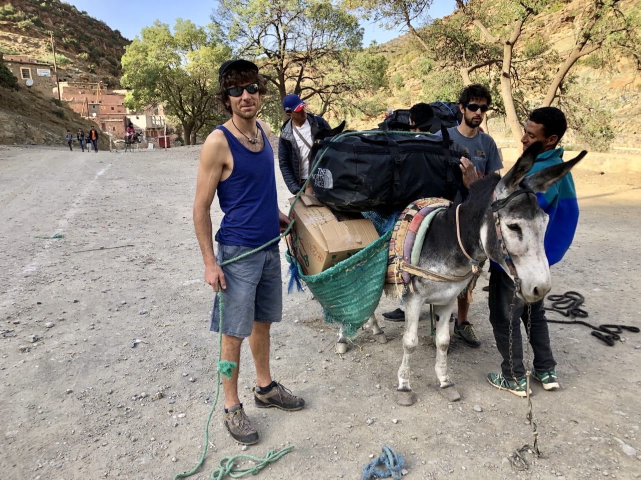 Escalade de longues voies à Taghia au Maroc avec Alexandre Gal et Yann Nussbaumer guides chez Helyum