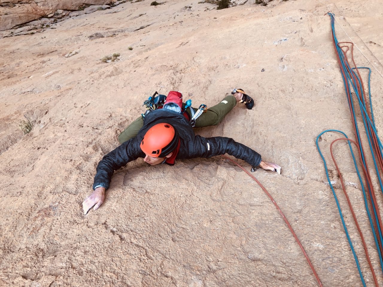 Escalade de longues voies à Taghia au Maroc avec Alexandre Gal et Yann Nussbaumer guides chez Helyum