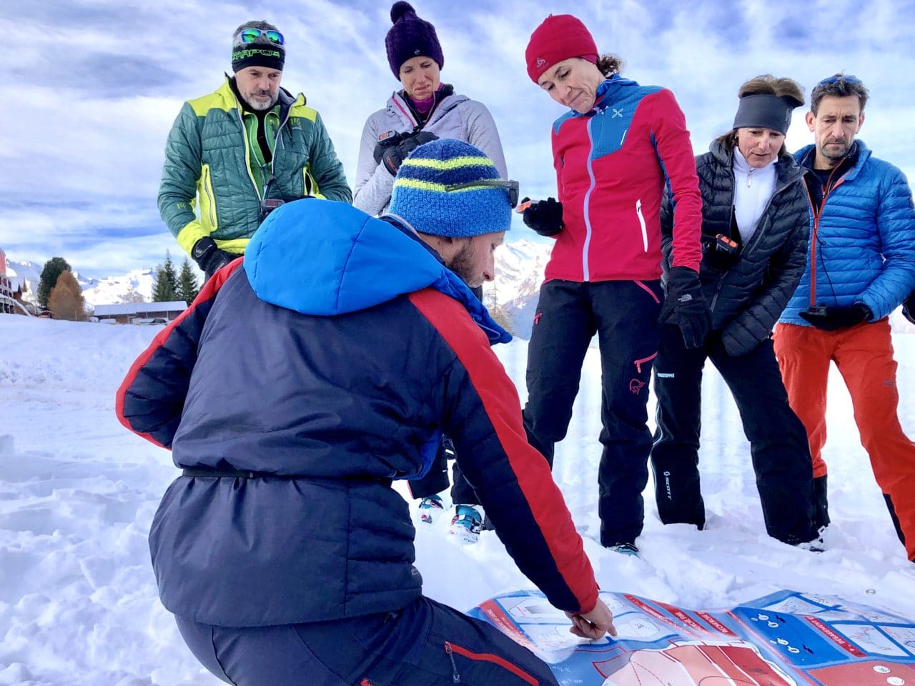 Cours avalanche et DVA avec les guides Helyum Alex Loïc et Yann