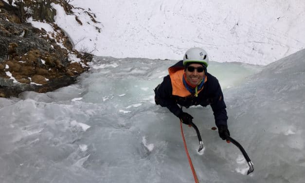 <span style="font-size:1.5em;"><span class="caps">GLACE</span> </span><br> Initiation cascade de glace<br> /// Février 2021 /// <br><span style="color: #b0cc00;">Places disponibles</span>