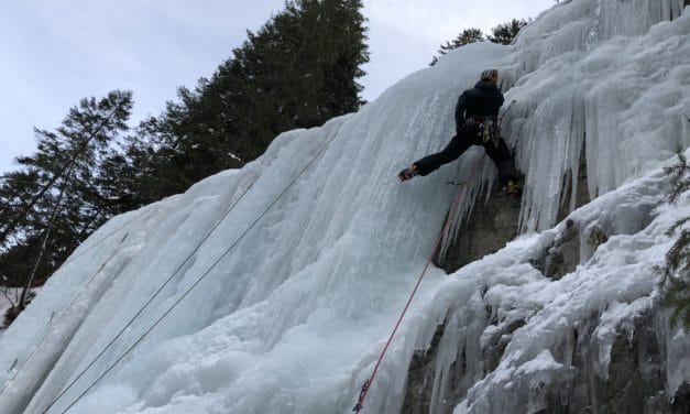 <span style="font-size:1.5em;"><span class="caps">GLACE</span> </span><br> Initiation à la cascade de glace <br> /// Décembre 2020 /// <br><span style="color: #b0cc00;">Places disponibles</span>