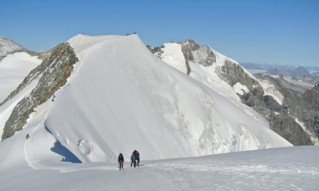 <span style="font-size:1.5em;"> Alpinisme</span><br/>Massif de la Bernina<br/> /// août 2022 /// <br/><span style="color: #b0cc00;"> place disponible </span>