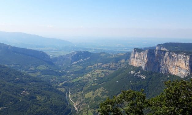 <span style="font-size:1.5em;"> NATURE </span><br/>Hauts plateaux et lacs souterrains<br/> /// Avril et mai 2021 /// <br/><span style="color: #b0cc00;">départ garanti </span>