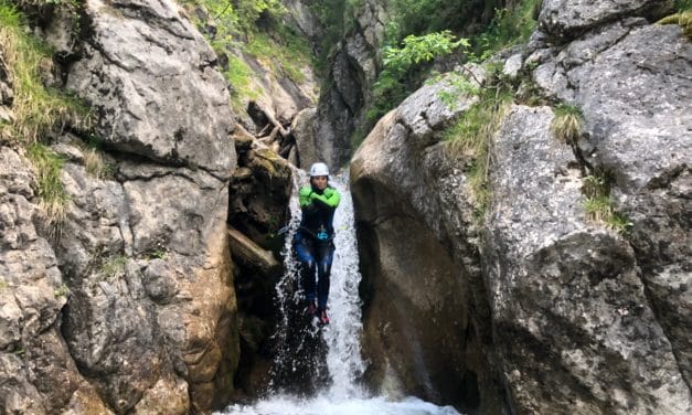 <span style="font-size:1.5em;"> CANYONING </span><br/> Canyoning découverte <br/> /// Juin 2021 /// <br/><span style="color: #b0cc00;">Places disponibles </span>