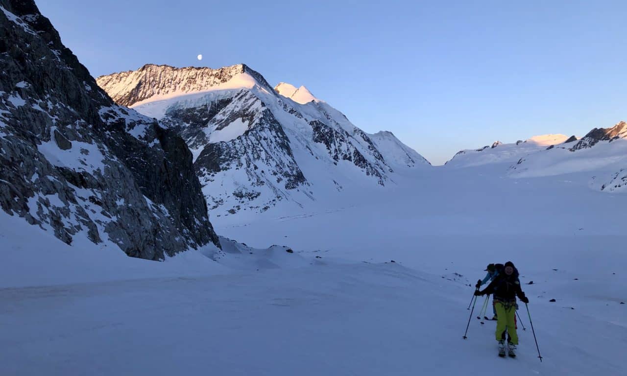 <span style="font-size:1.5em;">SKI </span><br> Le Finsteraarhorn à ski (4274m)<br> /// 7, 8 & 9 mai 2027 /// <br><span style="COLOR: #B0CC00;"> Places disponibles </span>