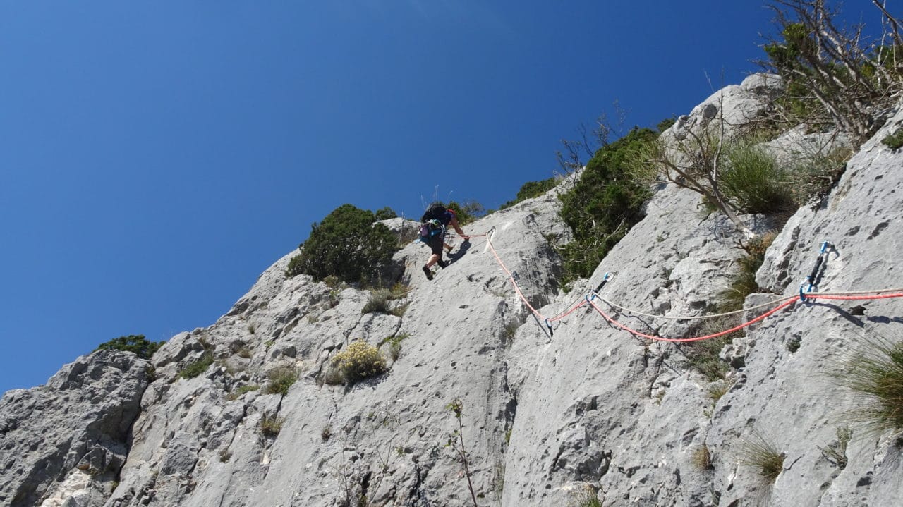 Stage escalade Helyum.ch au Verdon. Initiation à l'escalade en première de cordée.