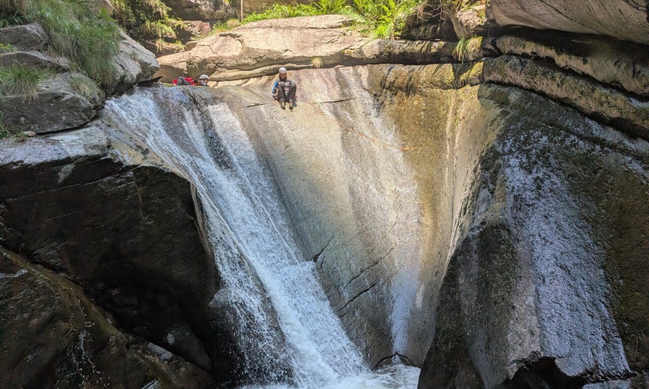 <span style="font-size:1.5em;"> CANYONING </span><br> Canyoning à Domodossola <br> /// 14-16 août 2026 /// <br><span style="color: #b0cc00;"> Places disponibles </span>