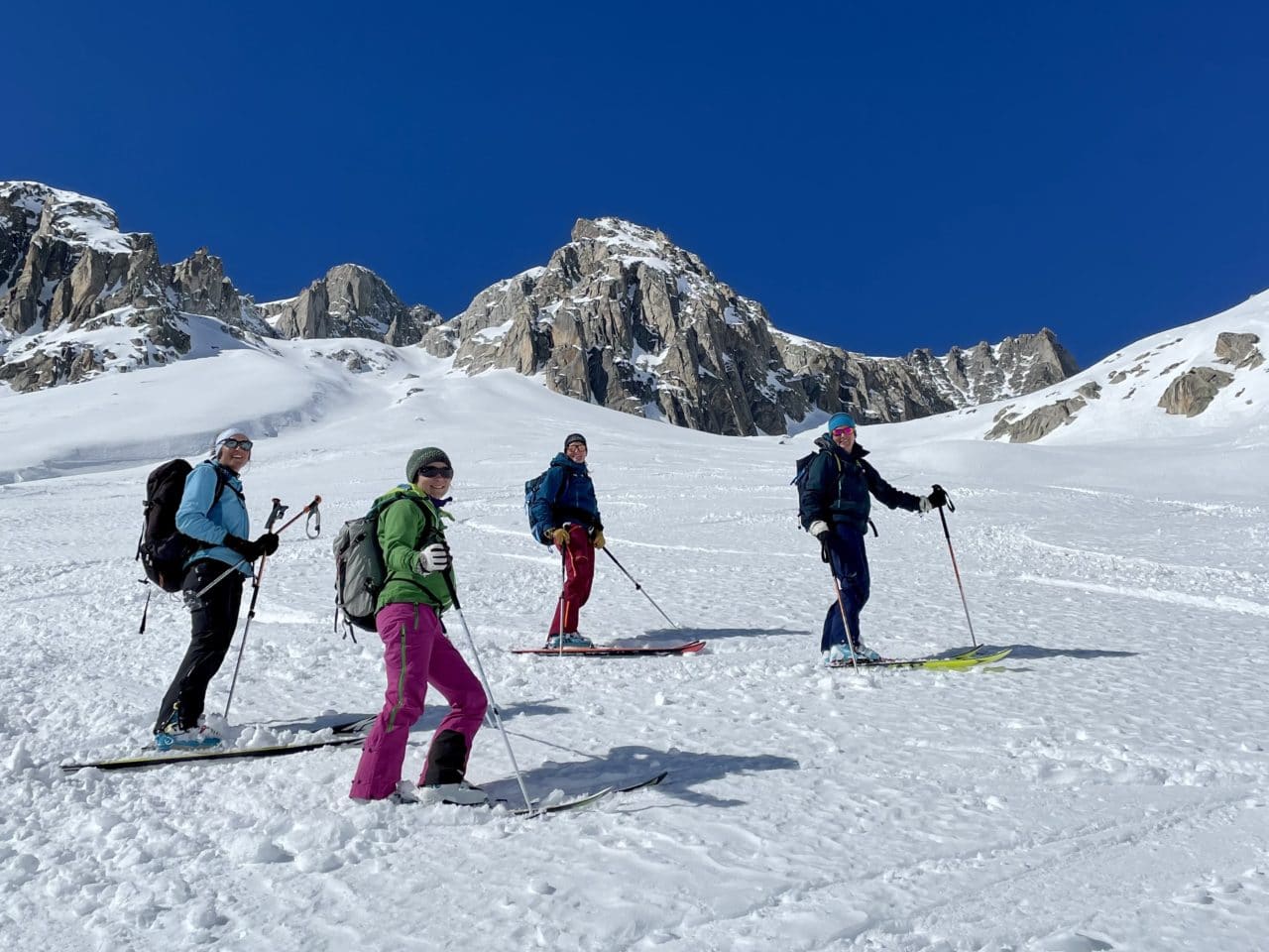 Ski de randonnée dans la vallée de Conches avec Yann Nussbaumer guide de montagne chez Helyum