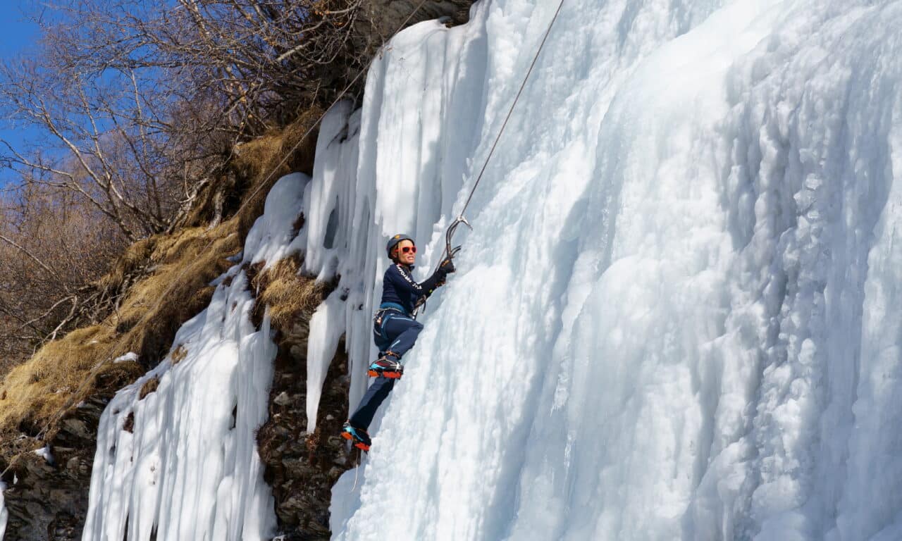 <span style="font-size:1.5em;"> GLACE </span><br/> Initiation à la cascade de glace <br/> /// 24 Janvier 2026 /// <br/><span style="color: #b0cc00;"> Places disponibles </span>