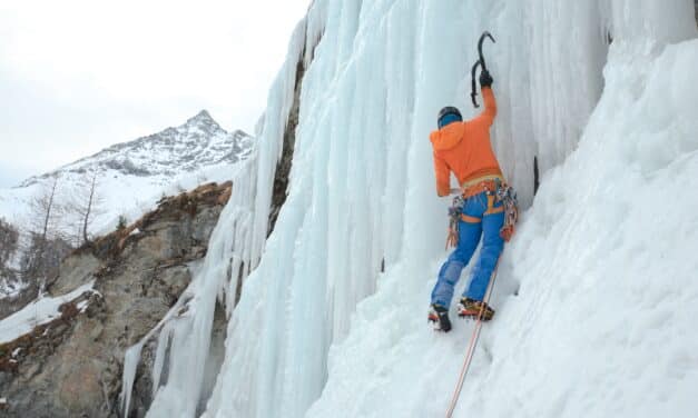 <span style="font-size:1.5em;"> GLACE </span><br/> Initiation à la cascade de glace <br/> /// 24 Janvier 2026 /// <br/><span style="color: #b0cc00;"> Places disponibles </span>