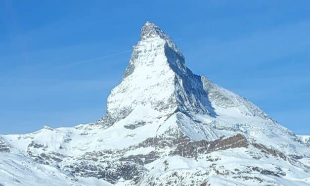 <span style="font-size:1.5em;"> ALPINISME </span><br> Cervin <br> /// 5-6 août 2025 /// <br><span style="color: #b0cc00;"> Places disponibles </span>