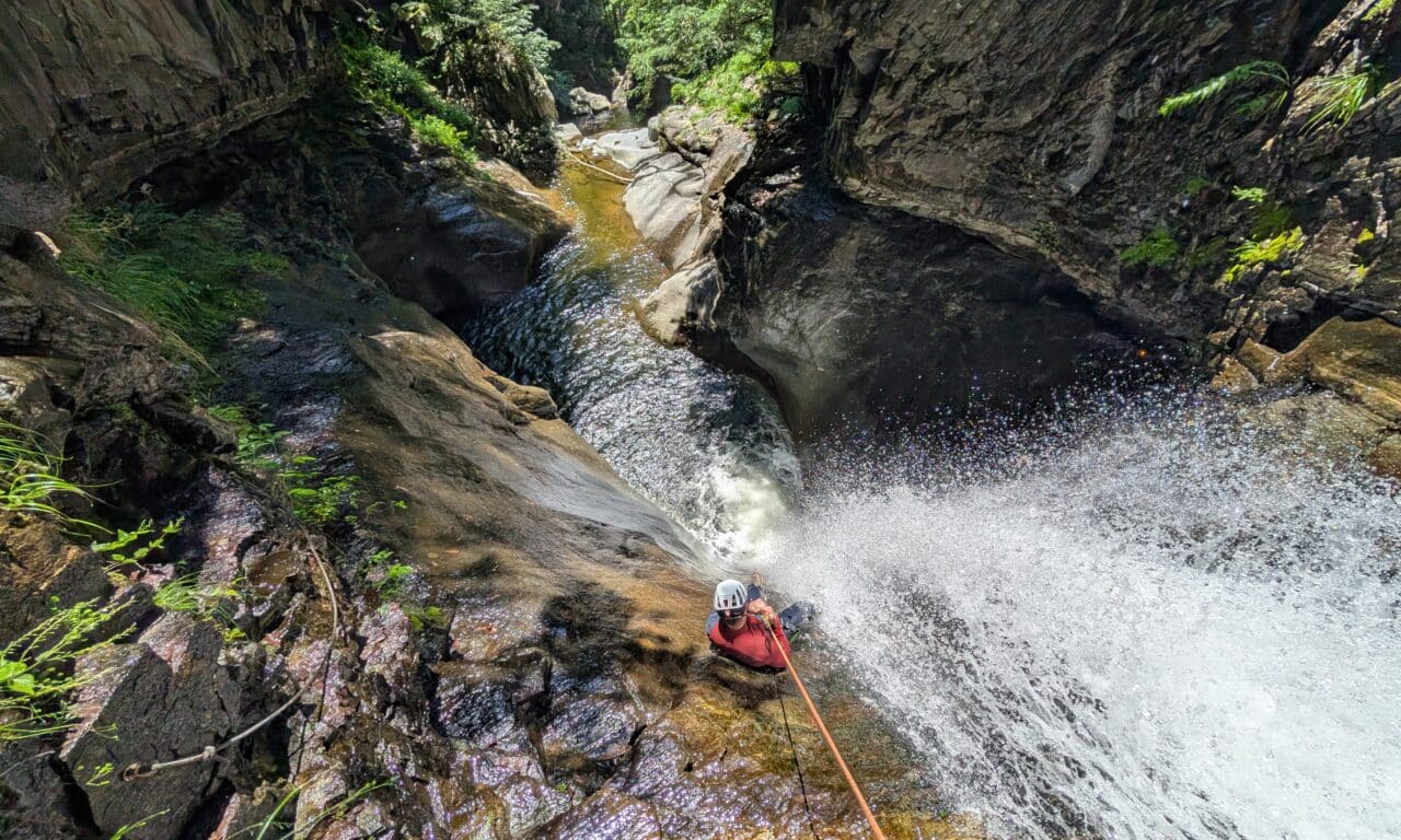 <span style="font-size:1.5em;"> CANYONING </span><br> 2 jours pour devenir autonome <br> /// 6-7 Septembre 2025 /// <br><span style="color: #b0cc00;"> Places disponibles </span>