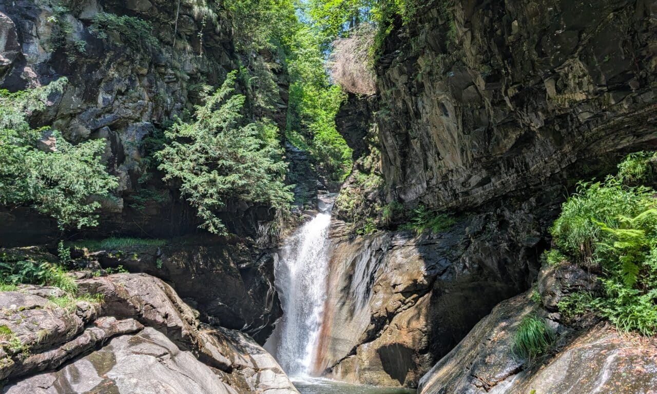 <span style="font-size:1.5em;"> CANYONING </span><br> 2 jours pour devenir autonome <br> /// 6-7 Septembre 2025 /// <br><span style="color: #b0cc00;"> Places disponibles </span>