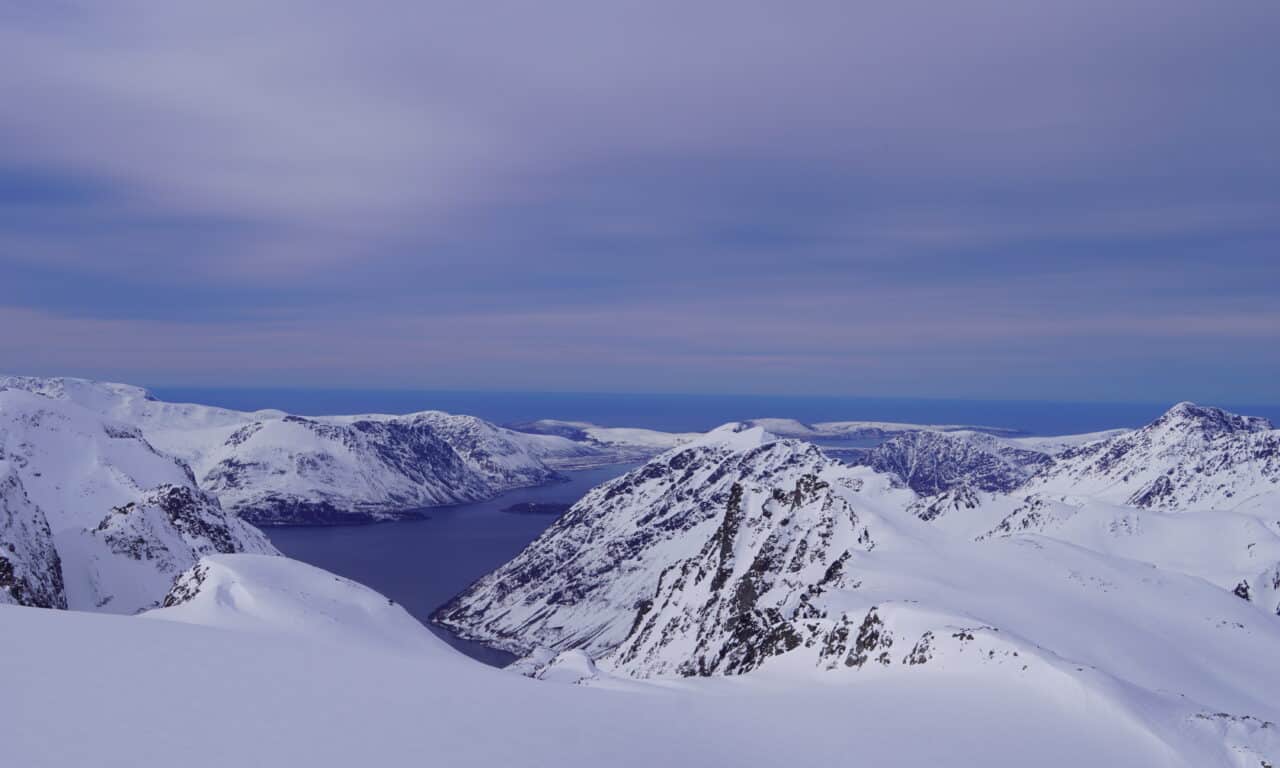 <span style="font-size:1.5em;"> SKI </span><br/> Finnmark Norvège <br/> /// 3 au 10 avril 2027 /// <br/><span style="color: #b0cc00;"> Places disponibles</span>