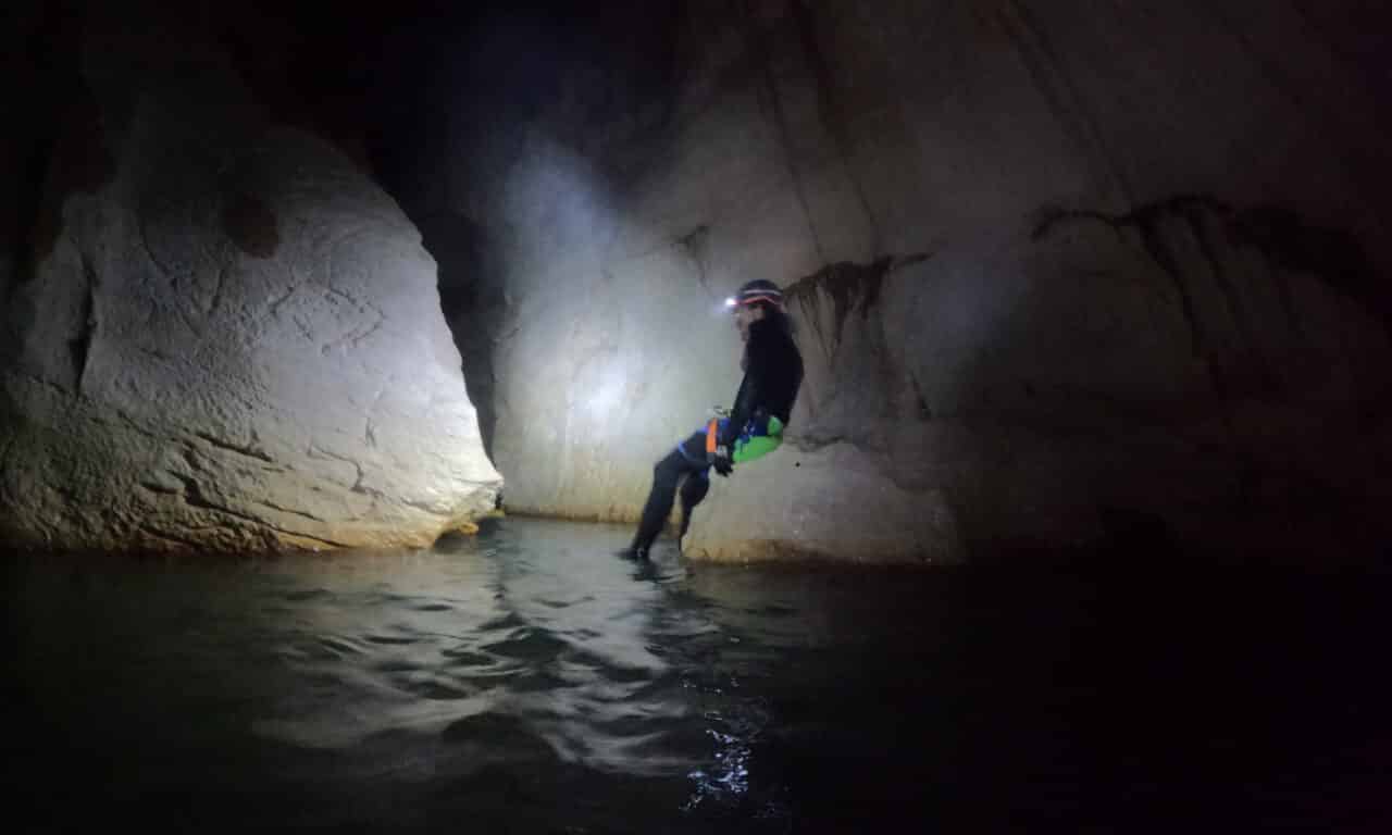 <span style="font-size:1.5em;"> ESCALADE </span><br> Séjour d’escalade & canyon en Sardaigne <br> /// 25-31 octobre 2026 /// <br><span style="color: #b0cc00;"> Places disponibles </span>