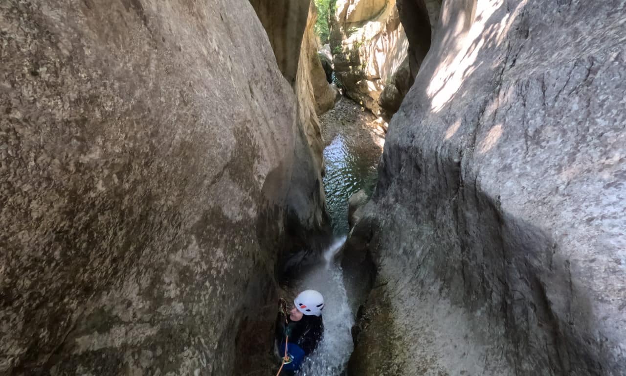 <span style="font-size:1.5em;"> CANYONING </span><br> Canyon de l’Eau Froide <br> /// Juillet 2025 /// <br><span style="color: #b0cc00;"> Places disponibles </span>