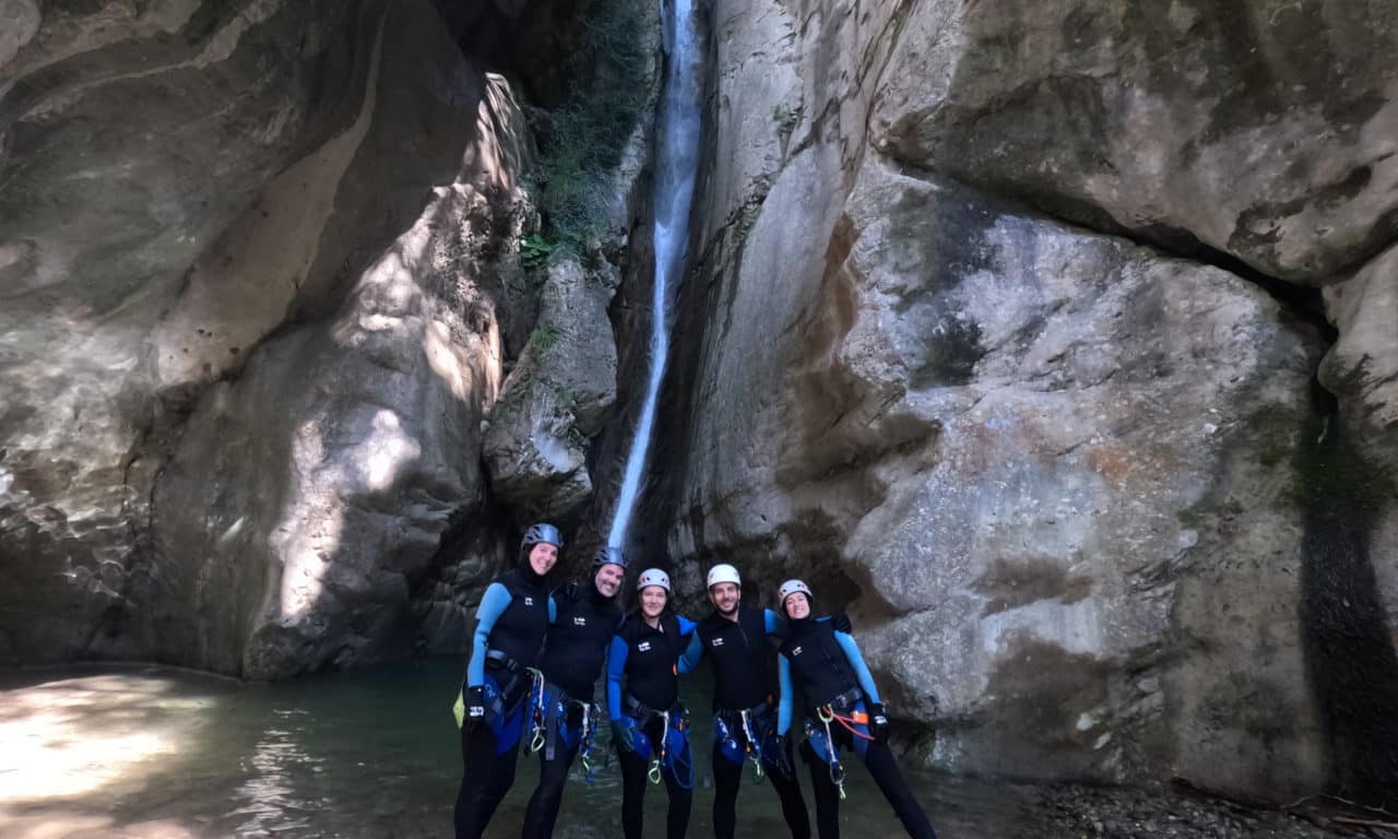 <span style="font-size:1.5em;"> CANYONING </span><br> Canyon de l’Eau Froide <br> /// Juillet 2025 /// <br><span style="color: #b0cc00;"> Places disponibles </span>