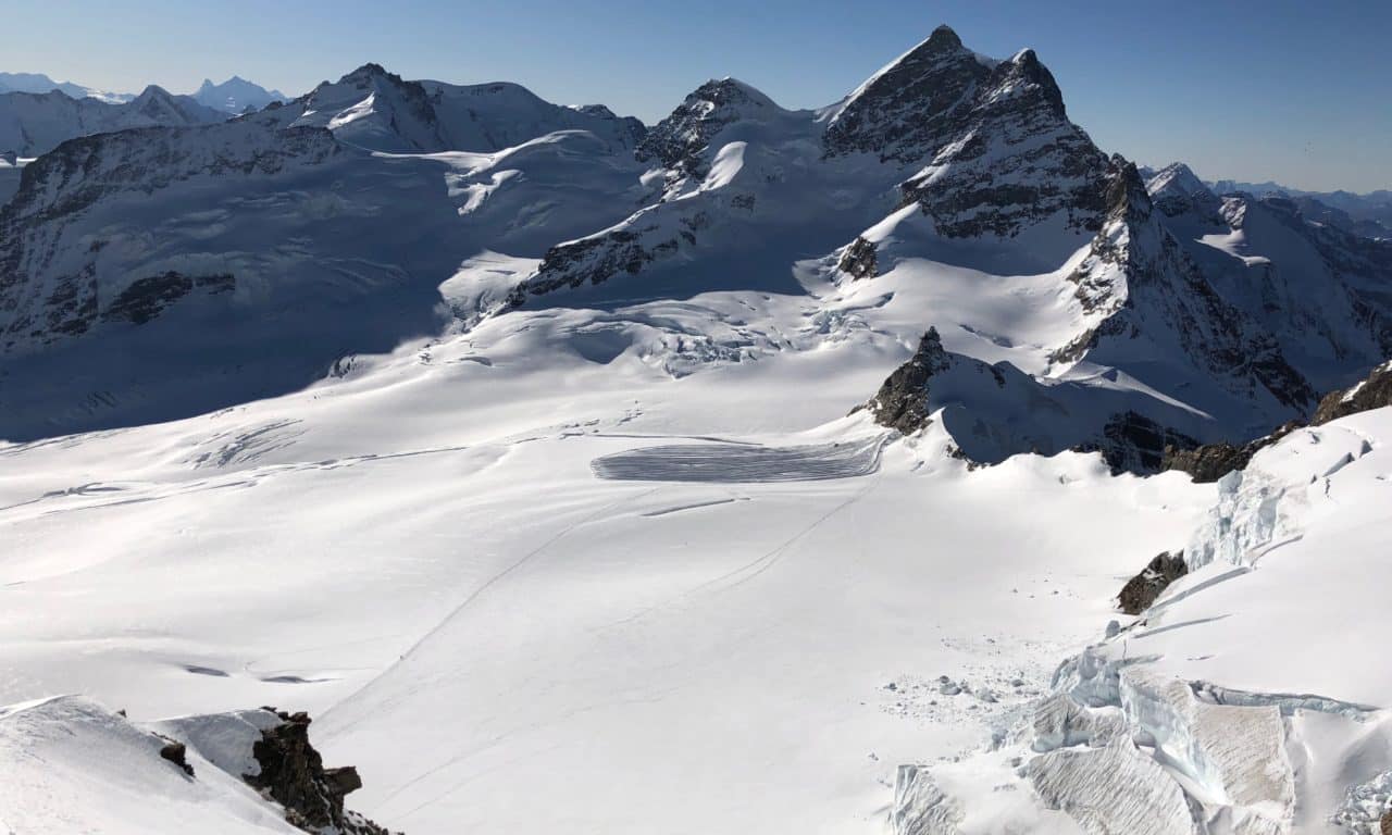 <span style="font-size:1.5em;">ALPINISME</span><br/>  Mönch et Jungfrau   /// Juin 2023 ///<br/><span style="COLOR: #B22222;">Complet</span>