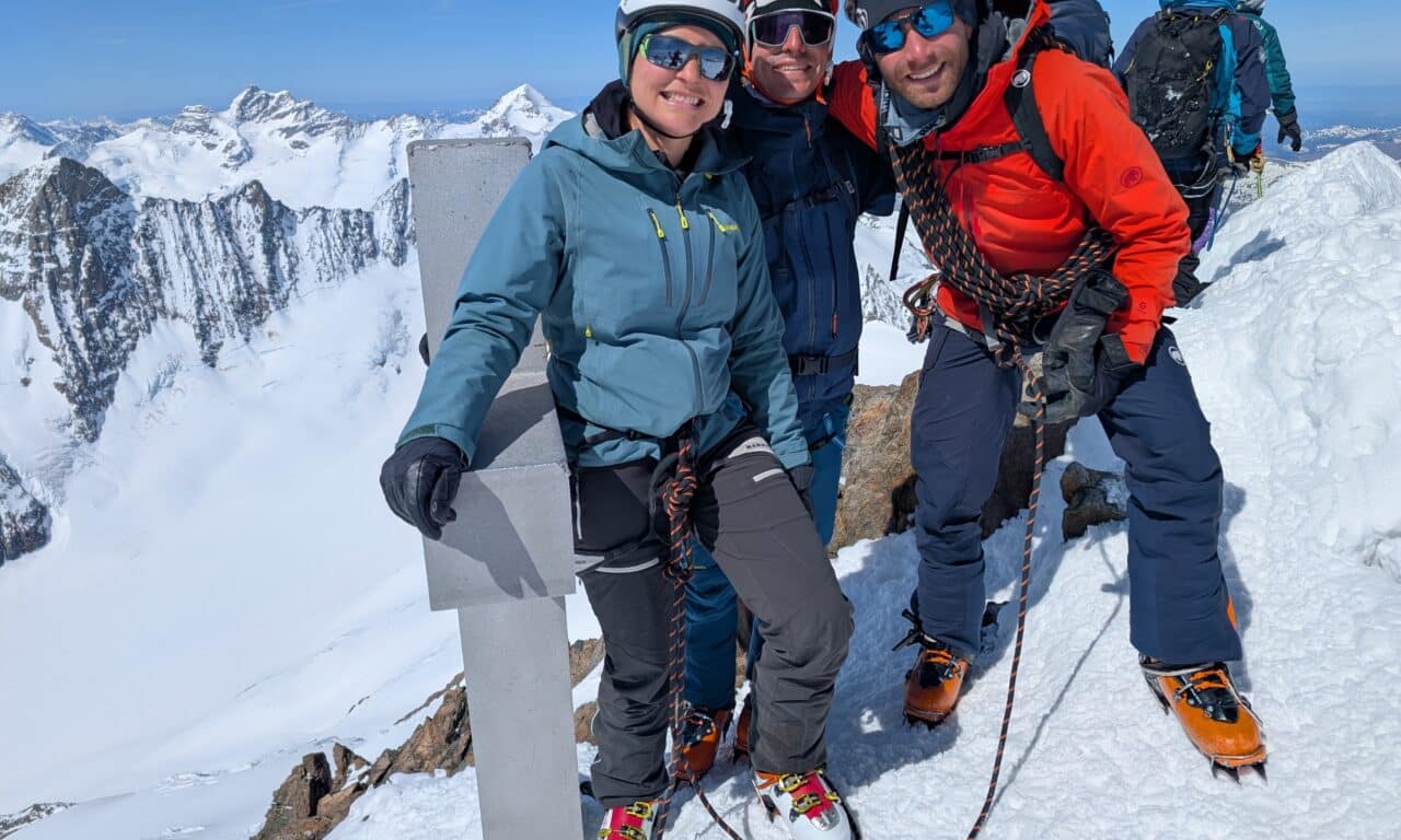 <span style="font-size:1.5em;">SKI </span><br> Finsterraarhorn (4’274m) sur 3 jours<br> /// 22-24 avril 2026 ///<br><span style="color: #b0cc00;">Places Disponibles</span>
