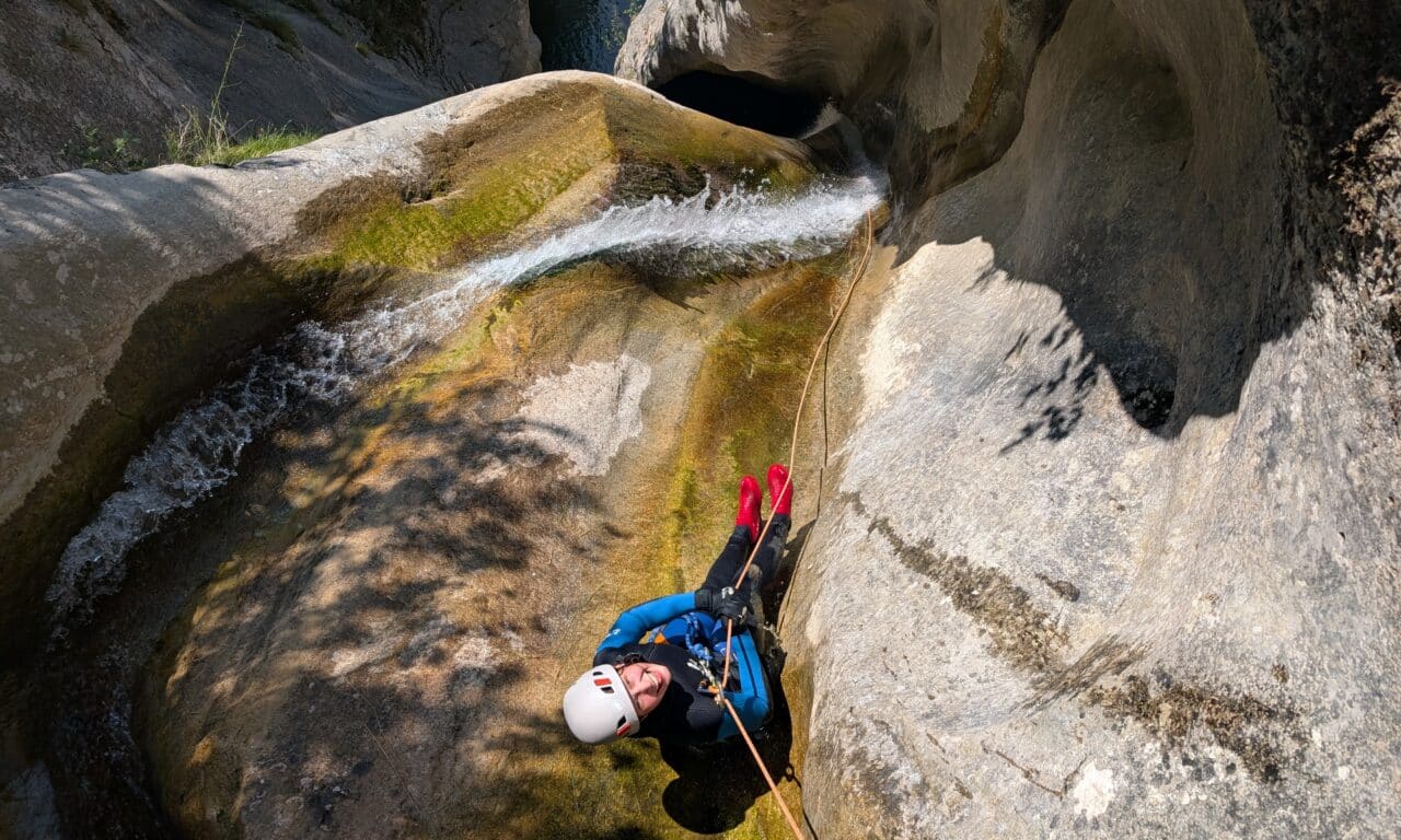<span style="font-size:1.5em;"> CANYONING </span><br> Canyon de l’Eau Froide et la Morge <br> /// Juin-Septembre /// <br><span style="color: #b0cc00;"> Places disponibles </span>