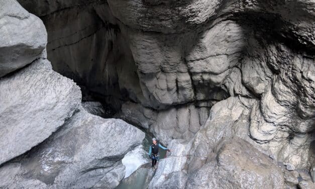<span style="font-size:1.5em;"> CANYONING </span><br> Canyon de la Morge <br> /// 16 août 2026 /// <br><span style="color: #b0cc00;"> Places disponibles </span>