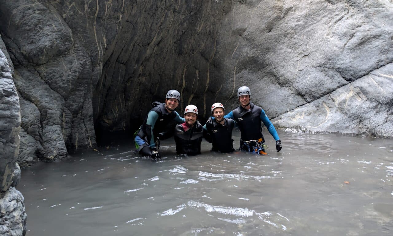 <span style="font-size:1.5em;"> CANYONING </span><br> Canyon de la Morge <br> /// 16 août 2026 /// <br><span style="color: #b0cc00;"> Places disponibles </span>
