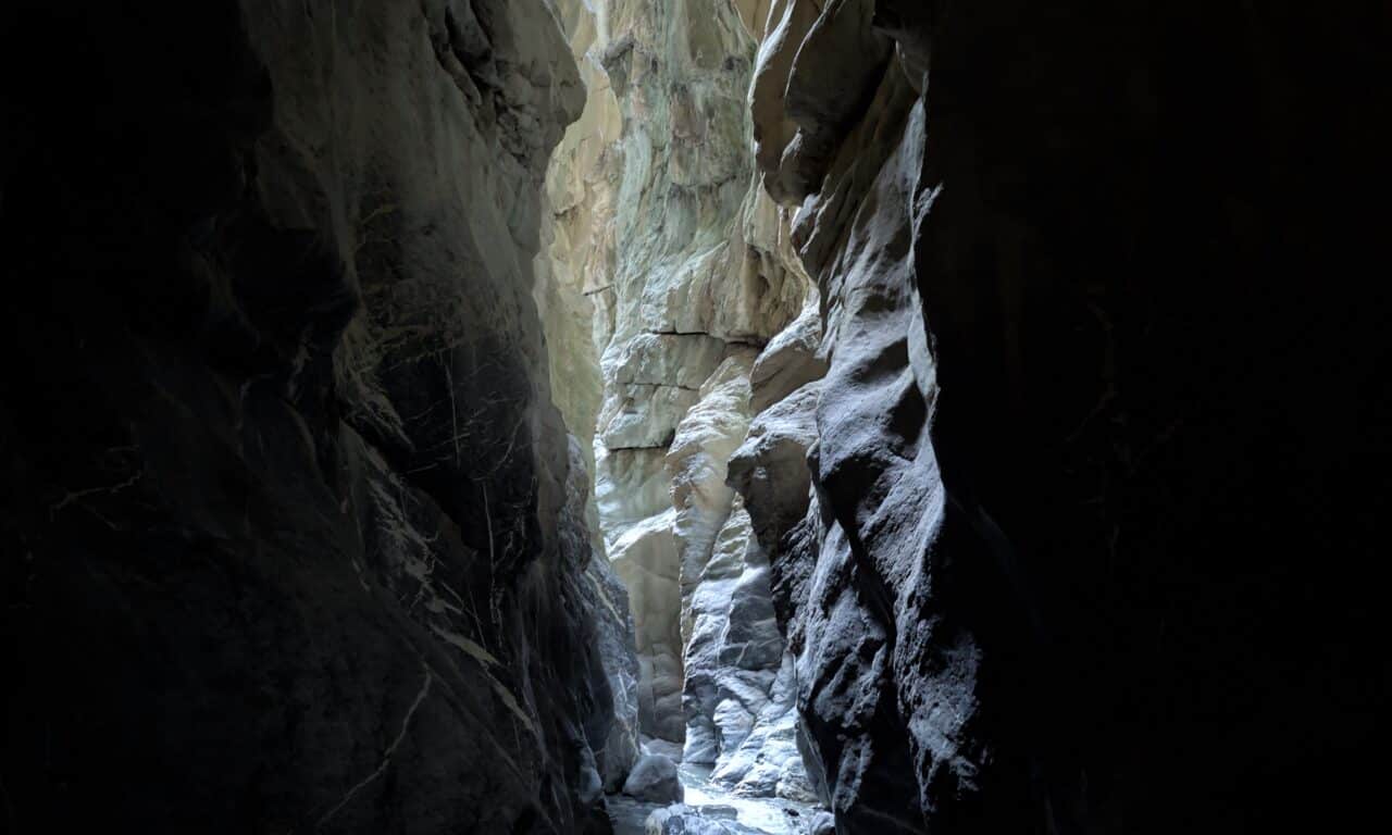 <span style="font-size:1.5em;"> CANYONING </span><br> Canyon de l’Eau Froide et la Morge <br> /// Juin-Septembre /// <br><span style="color: #b0cc00;"> Places disponibles </span>