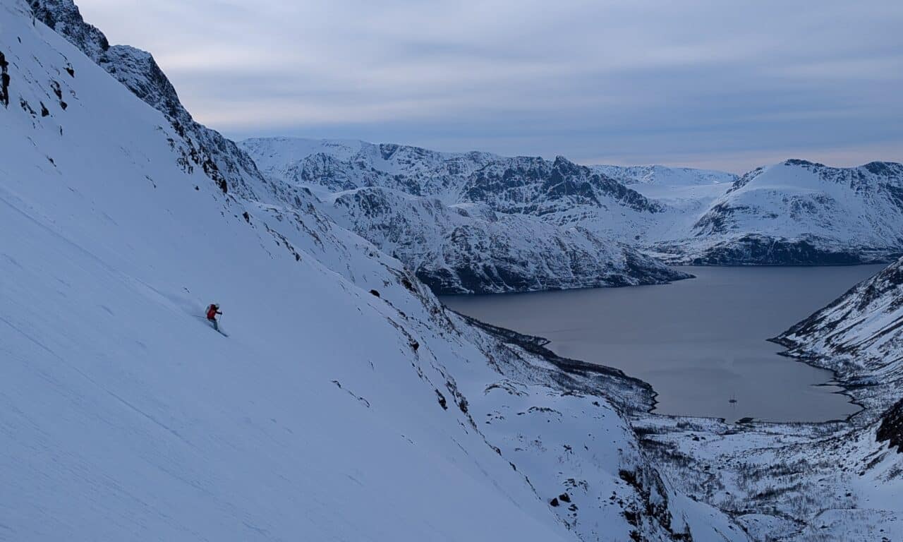 <span style="font-size:1.5em;"> SKI </span><br/> Finnmark Norvège <br/> /// 3 au 10 avril 2027 /// <br/><span style="color: #b0cc00;"> Places disponibles</span>