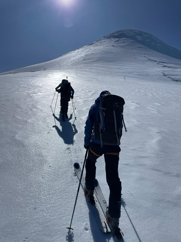 Helyum.ch montée à l'Osorno en octobre Ski de printemps austral #skitrip