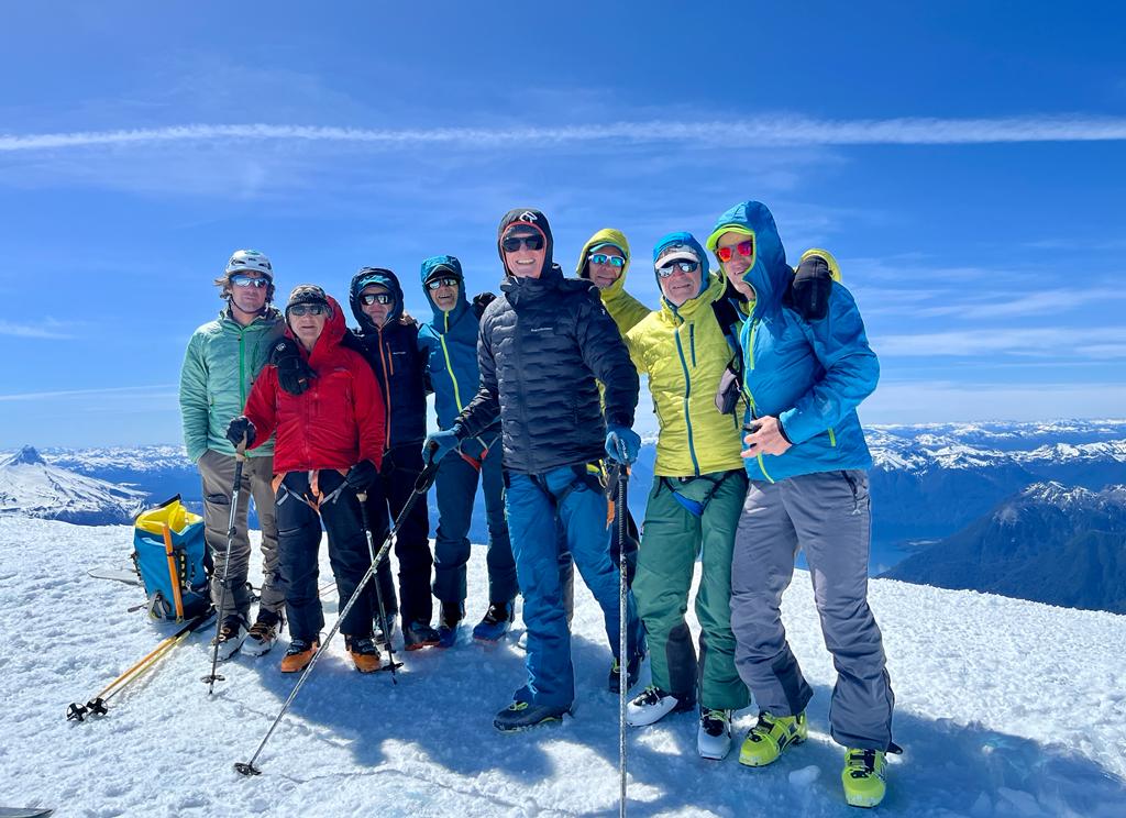 Sommet de l'Osorno. Helyum.ch Ski trip printemps austral. #skitrip