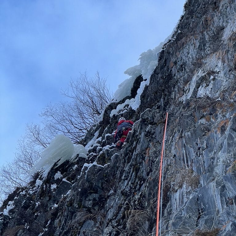 <span style="font-size:1.5em;">GLACE </span><br> Dry tooling<br> /// 28 novembre 2026 /// <br><span style="COLOR: #B0CC00;">Places disponibles</span>