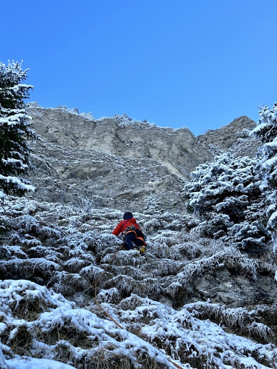 Mottes gelées avec Jérôme Gottofrey guide de montagne chez Helyum